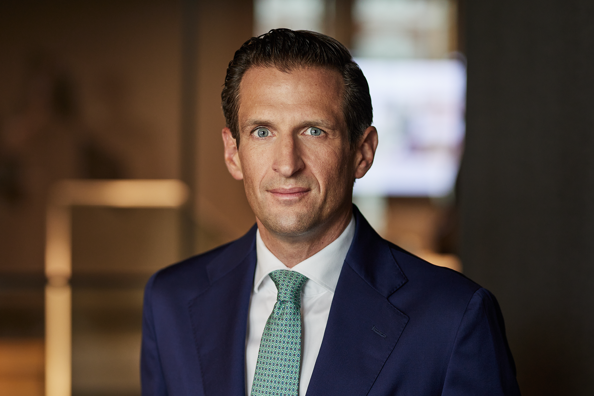 Auf dem Bild ist Dominikus Wagner, der Mitgründer und Fondsmanager von Wagner und Florack zu sehen