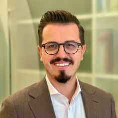 Auf dem Bild ist Alexander Patz, Head of Sales bei Wagner & Florack zu sehen