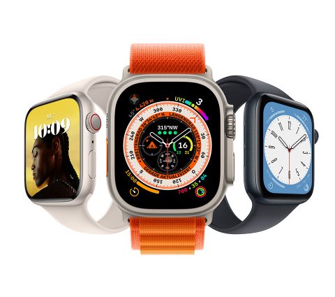Auf dem Bild sind drei Apple Watches zu sehen in verschiedenen Ausf&uuml;hrungen zu sehen.