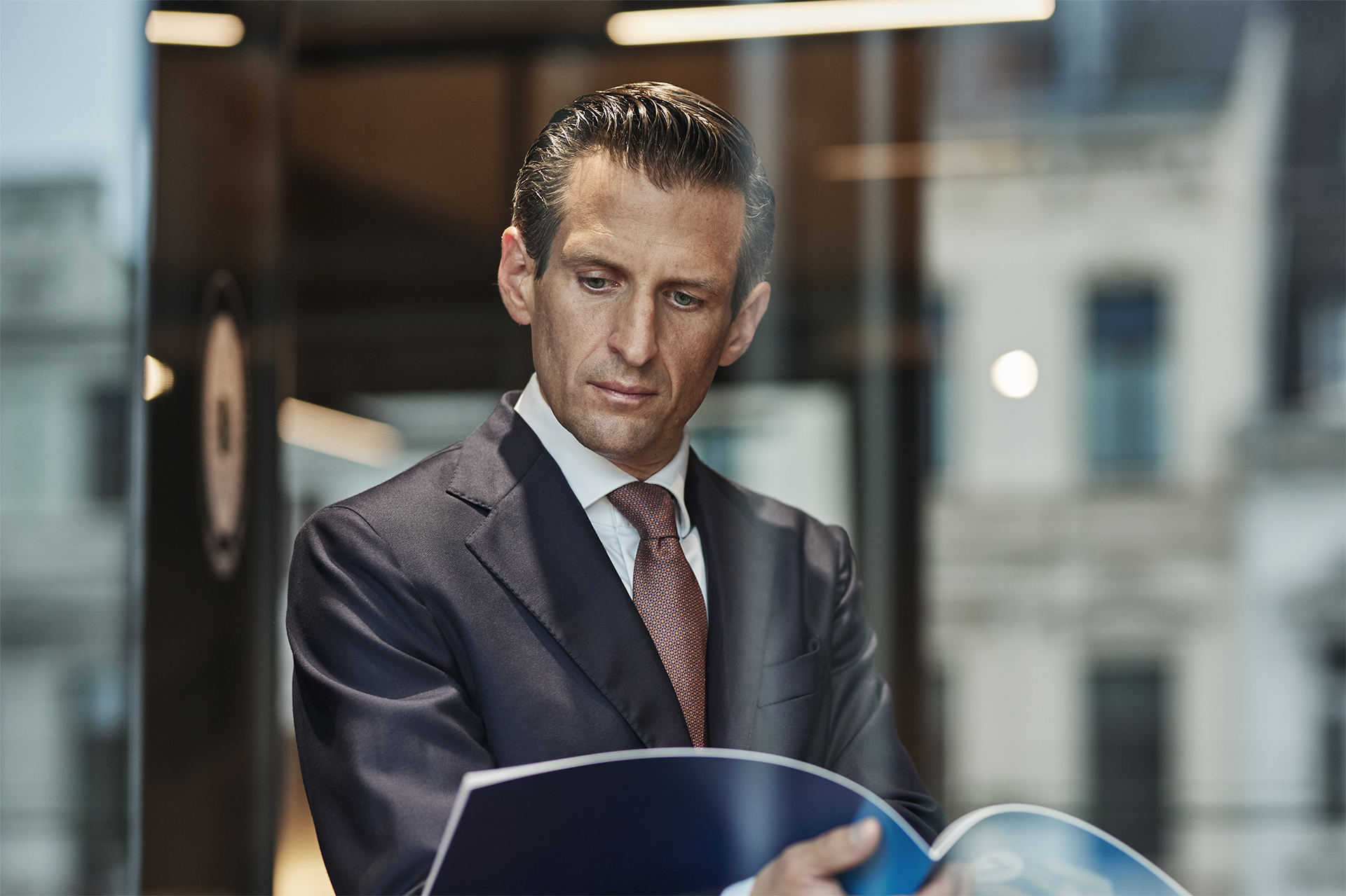Auf dem Bild ist Dominikus Wagner, der Mitgründer und Fondsmanager von Wagner und Florack zu sehen