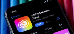 Nahaufnahme eines Smartphone-Bildschirms, der die Adobe Creative Cloud-App-Seite im App Store anzeigt, mit bunten Markierungen im Hintergrund. Das App-Symbol ist zusammen mit der Schaltfläche 